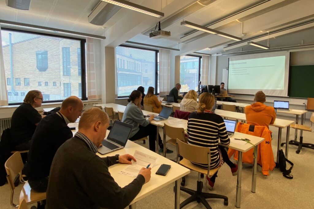 Karelia-ammattikorkeakoulu: Odoo-ERP ja opettajaportaali eri koulutusalojen tarpeisiin